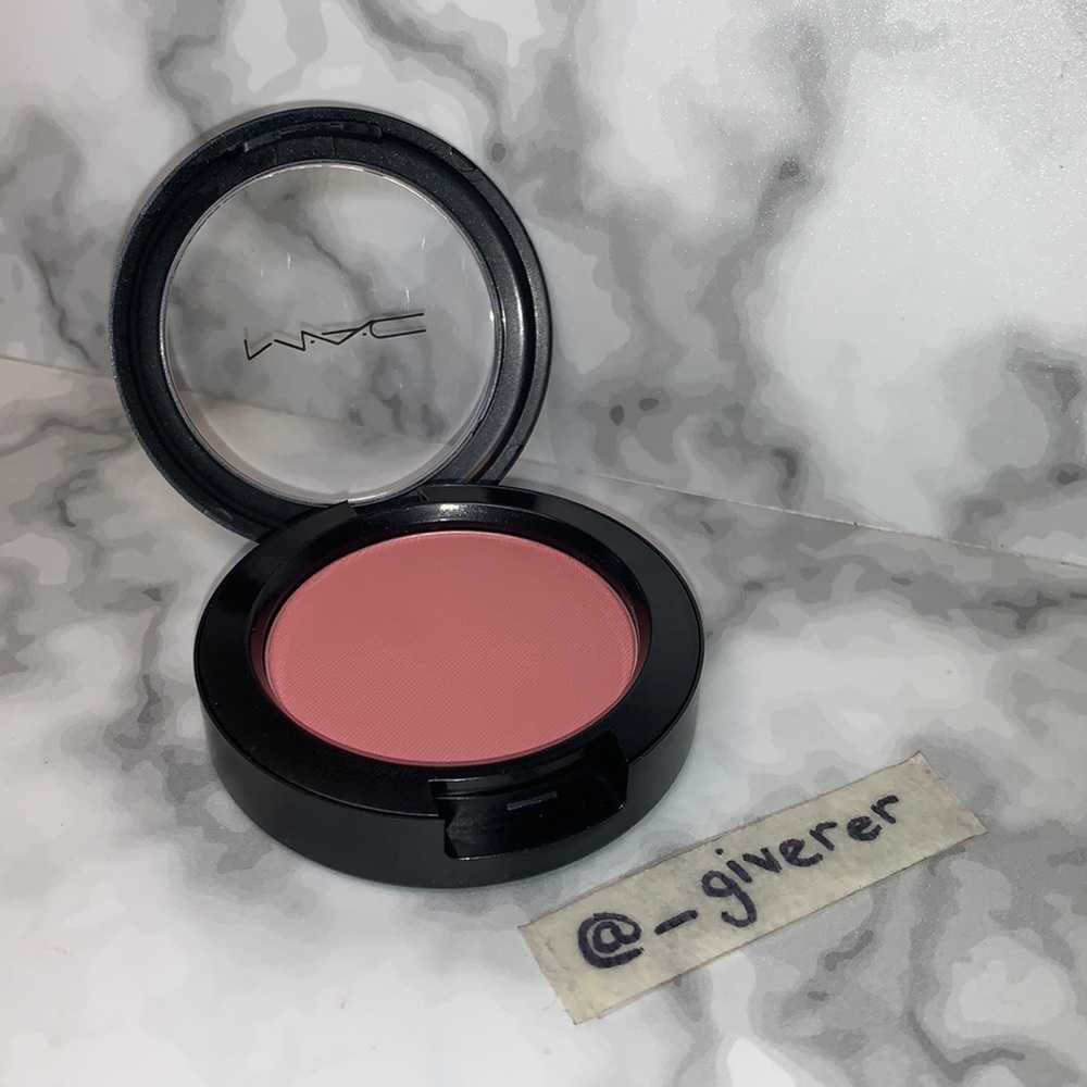 Fleur Powder (Never Used) MAC Powder Blush